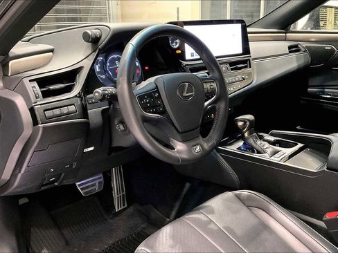 Used 2024 Lexus ES 300h F Sport w/ Accessory Package (Z1) image 16