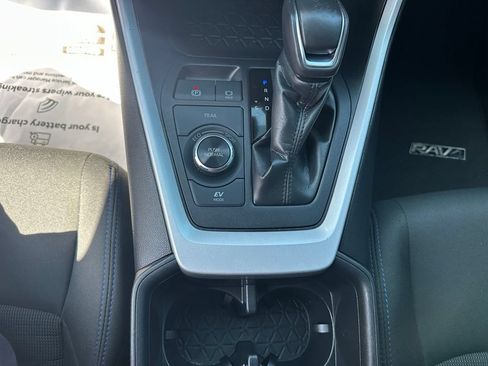 Used 2024 Toyota RAV4 SE AWD/4WD image 22