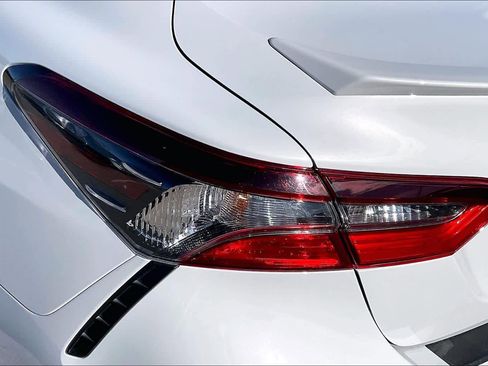 Used 2022 Toyota Camry SE image 28