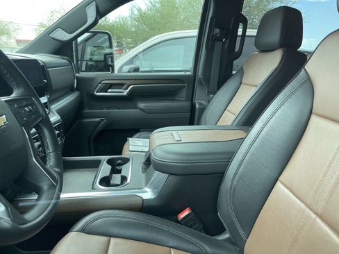Used 2025 Chevrolet Silverado 3500 High Country w/ High Country Premium Package AWD/4WD image 10
