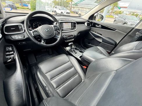 Used 2019 Kia Sorento SX image 22