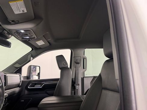 Used 2025 Chevrolet Silverado 2500 LTZ AWD/4WD image 28
