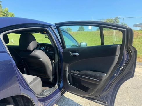 Used 2015 Dodge Charger SE RWD image 10