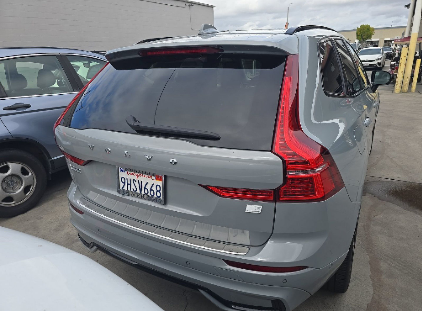 Used 2024 Volvo XC60 T8 Ultimate w/ Protection Package Premier AWD/4WD image 5