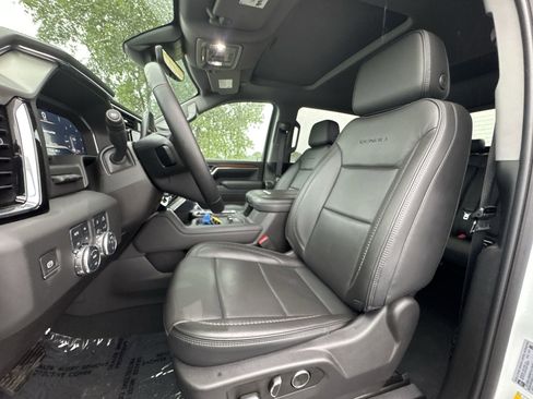 Certified 2025 GMC Sierra 3500 Denali w/ Denali Reserve Package AWD/4WD image 11
