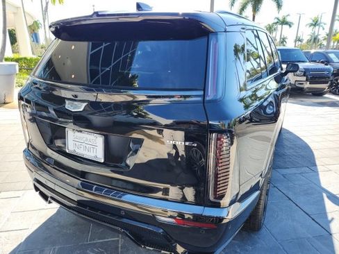 Used 2026 Cadillac Vistiq Platinum image 8