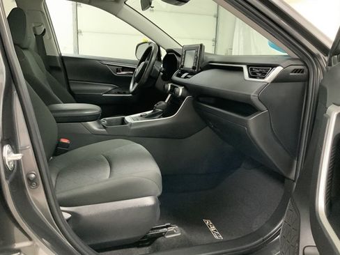 Used 2022 Toyota RAV4 XLE AWD/4WD image 18