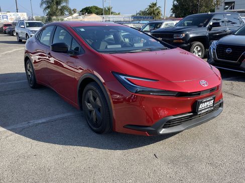 Used 2024 Toyota Prius LE FWD image 8