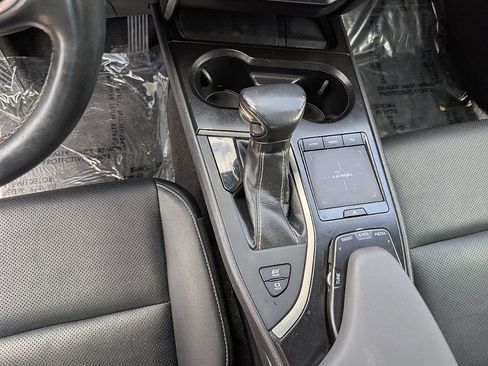 Used 2020 Lexus UX 250h w/ Premium Package image 29