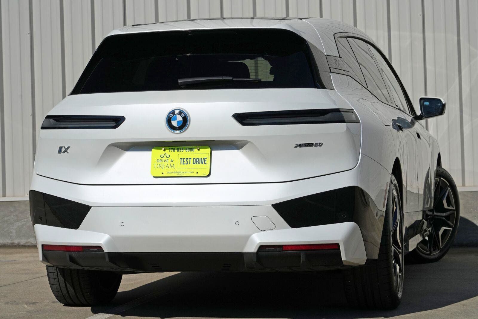 Used 2022 BMW iX xDrive50 w/ Premium Package AWD/4WD image 5
