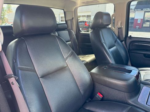 Used 2012 GMC Sierra 2500 Denali w/ Suspension Package, Off-Road AWD/4WD image 23