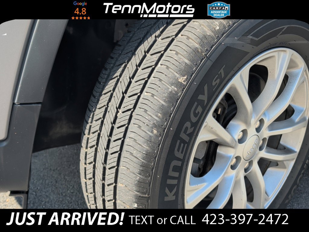 Used 2019 Jeep Cherokee Latitude w/ Cold Weather Group AWD/4WD image 9