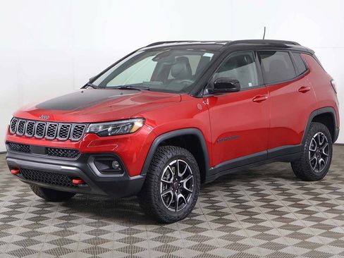 Used 2025 Jeep Compass Trailhawk AWD/4WD image 6