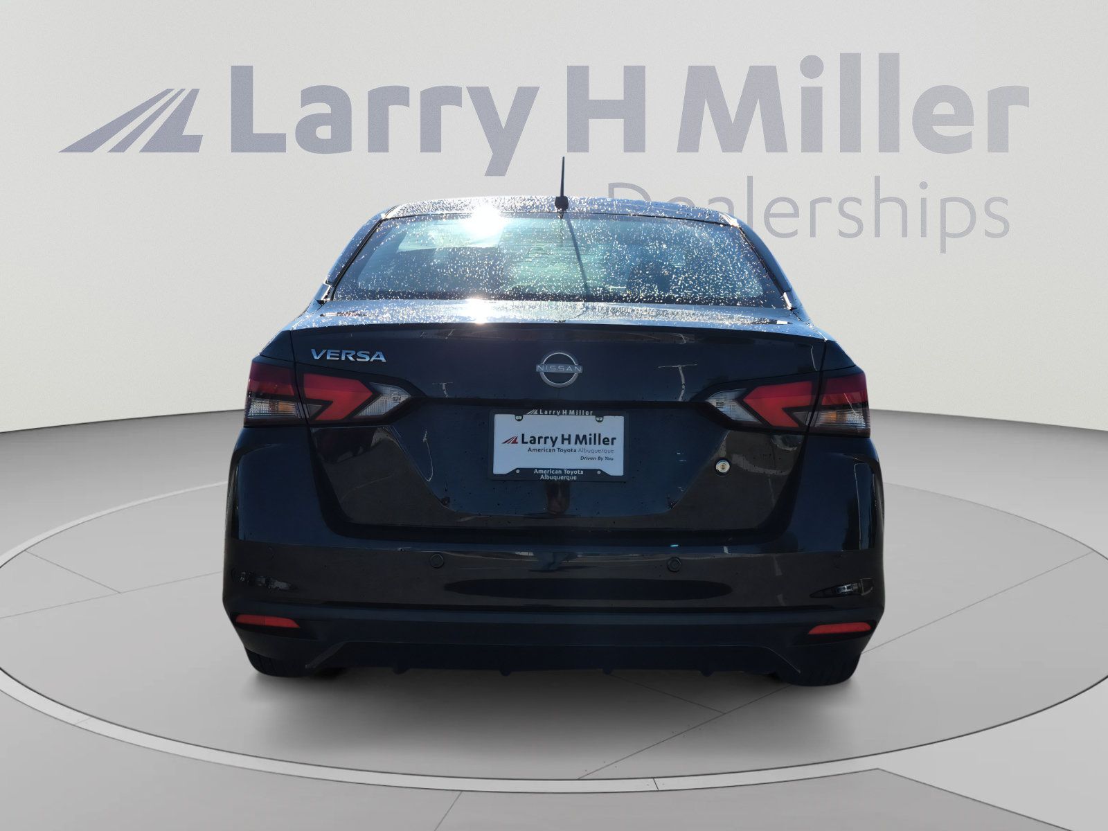 Used 2025 Nissan Versa S FWD image 4