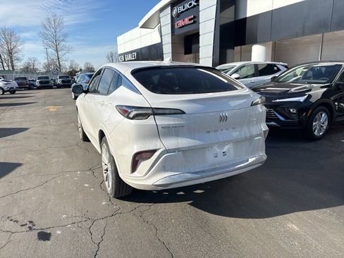 Certified 2025 Buick Envista Avenir image 5