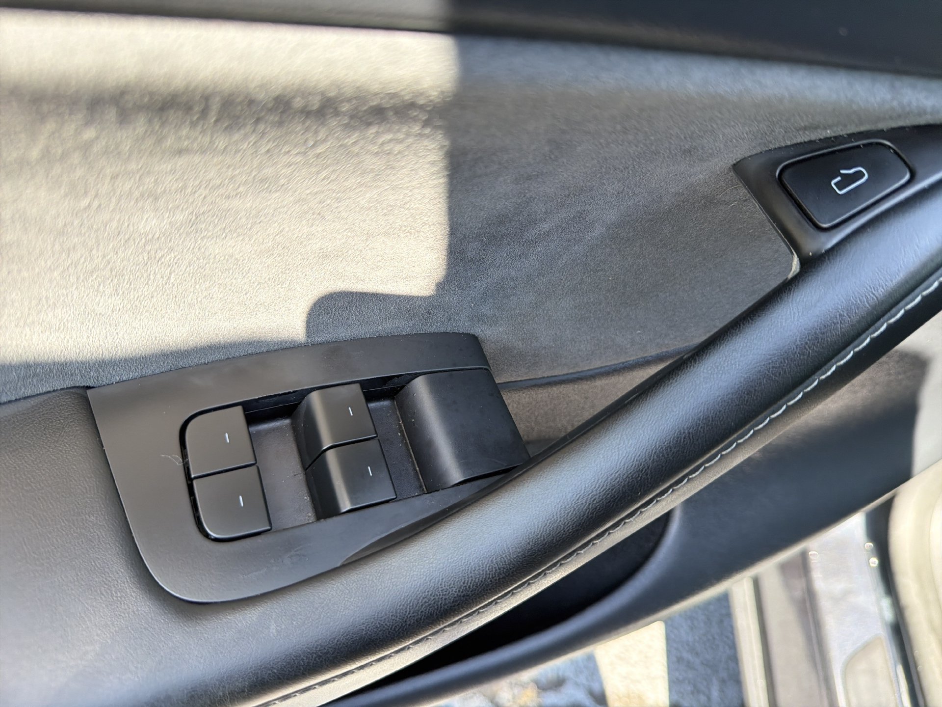 Used 2024 Tesla Model Y Long Range AWD/4WD image 16