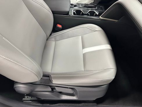 Used 2025 Toyota Camry SE image 60