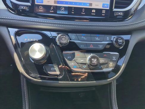 New 2026 Chrysler Pacifica Limited FWD image 11