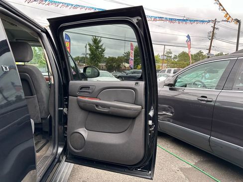 Used 2009 Chevrolet Suburban LT image 16
