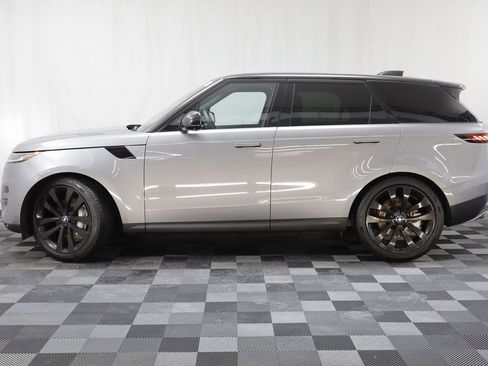 Used 2025 Land Rover Range Rover Sport SE image 4