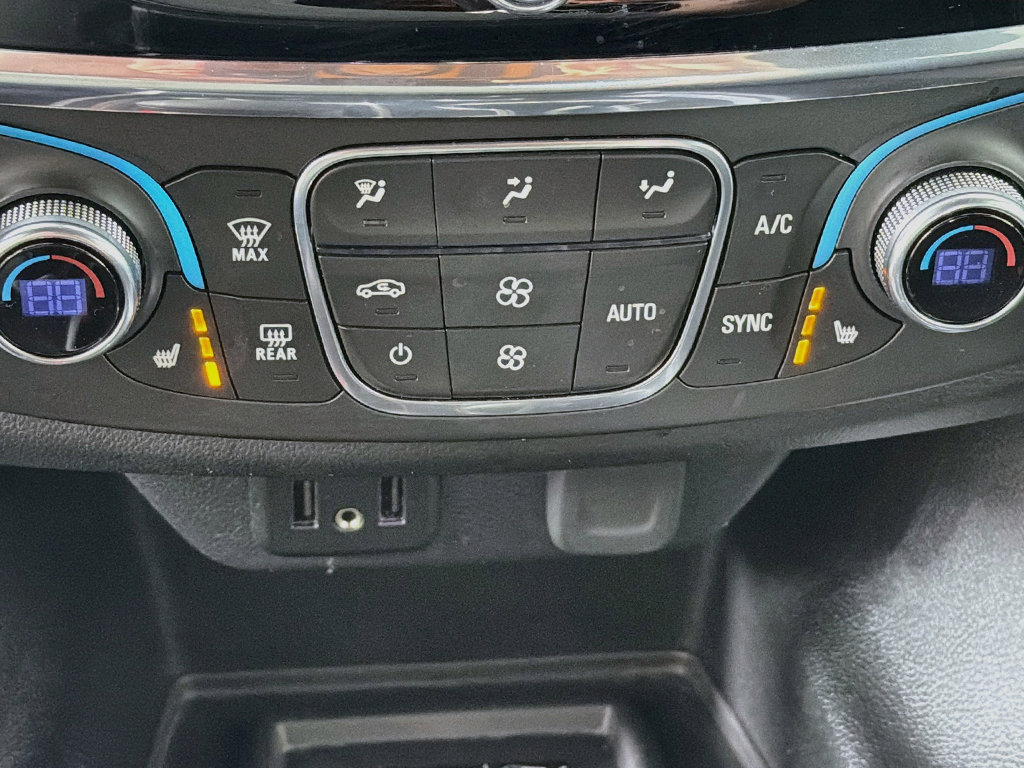 Used 2023 Chevrolet Traverse LT AWD/4WD image 38
