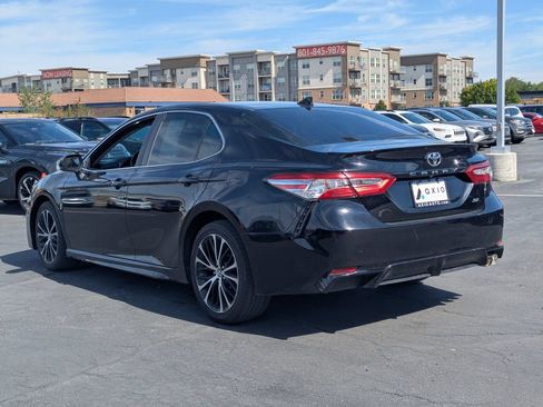 Used 2020 Toyota Camry SE FWD image 7