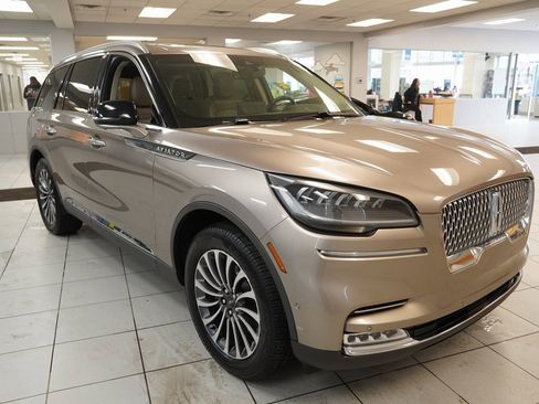 Used 2020 Lincoln Aviator Reserve w/ Equipment Group 201A image 17