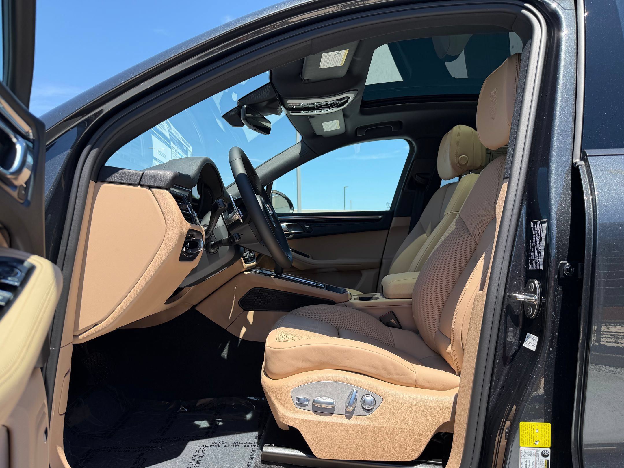 Used 2026 Porsche Macan AWD/4WD image 24