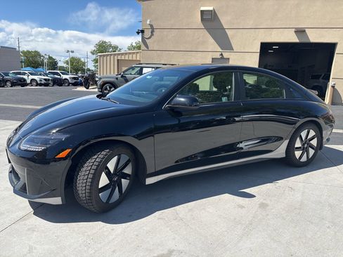 Used 2025 Hyundai Ioniq 6 SE AWD/4WD image 2