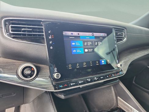 Used 2022 Jeep Wagoneer Series III w/ Premium Group I image 13