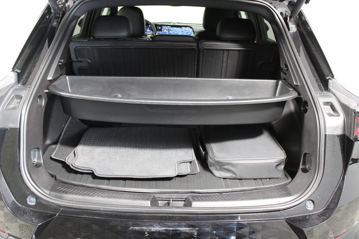 Used 2024 Chevrolet Equinox EV RS w/ LPO, Trailering Package FWD image 27