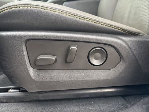 Used 2023 Chevrolet Colorado ZR2 w/ ZR2 Convenience Package III image 33