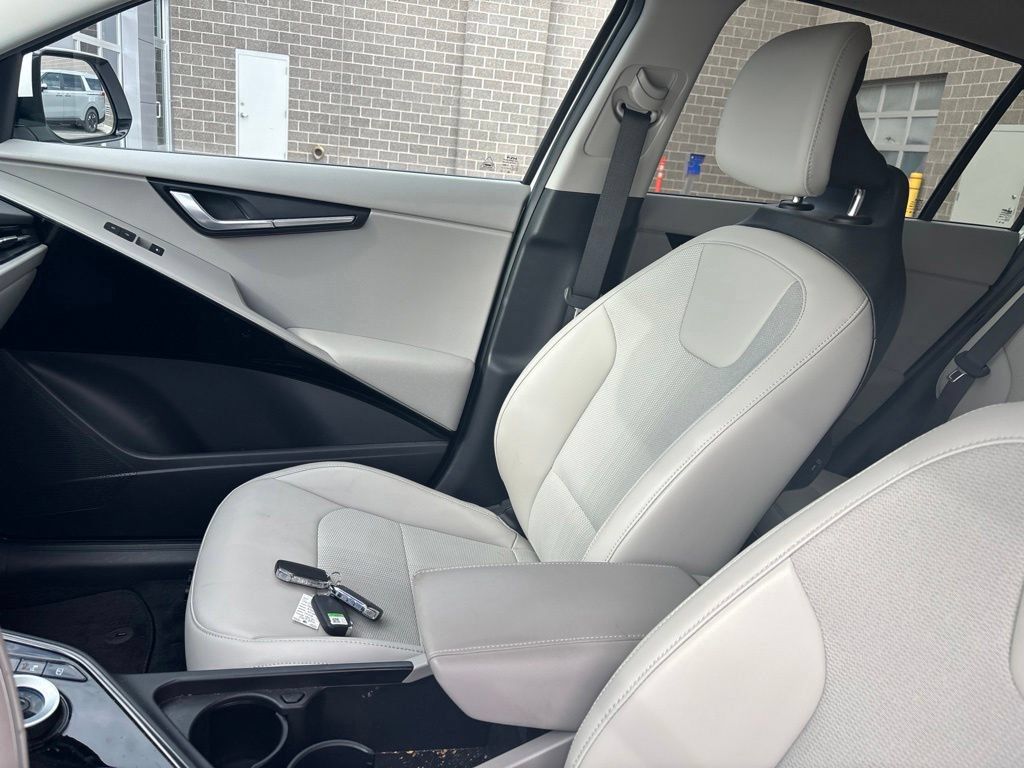 Certified 2023 Kia Niro Wind w/ Wind Preserve Package FWD image 6
