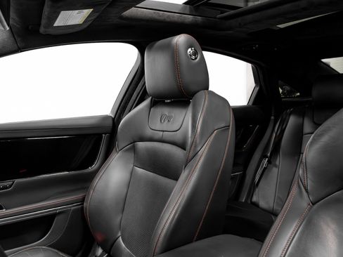 Used 2016 Jaguar XJ R image 10