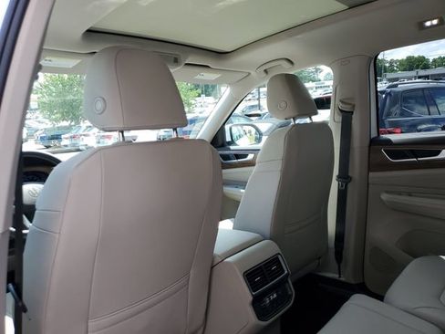 Certified 2025 Volkswagen Atlas SE w/ Panoramic Sunroof Package FWD image 11