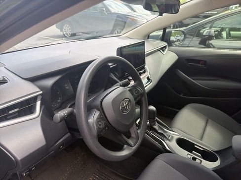 Used 2025 Toyota Corolla LE FWD image 9