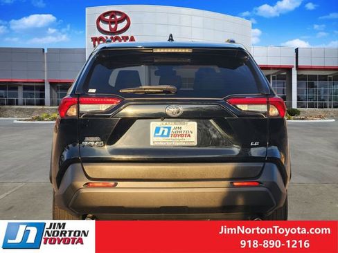 Used 2020 Toyota RAV4 LE image 6