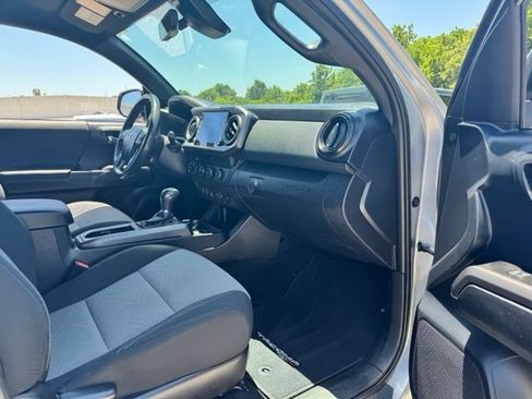Used 2020 Toyota Tacoma TRD Sport w/ Technology Package AWD/4WD image 34