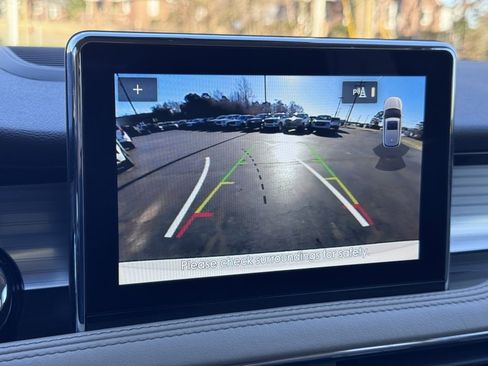 Used 2022 Lincoln Corsair Standard w/ Equipment Group 101A image 11