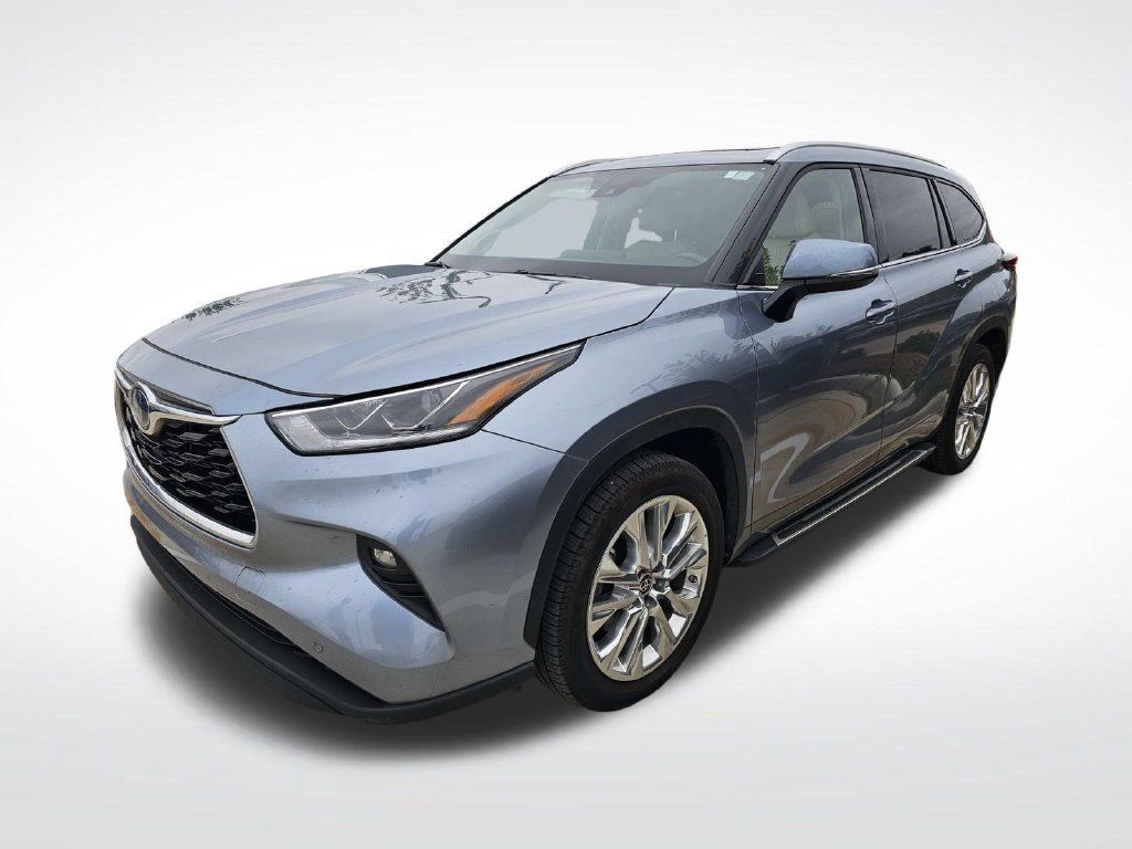 Used 2023 Toyota Highlander Limited FWD image 10