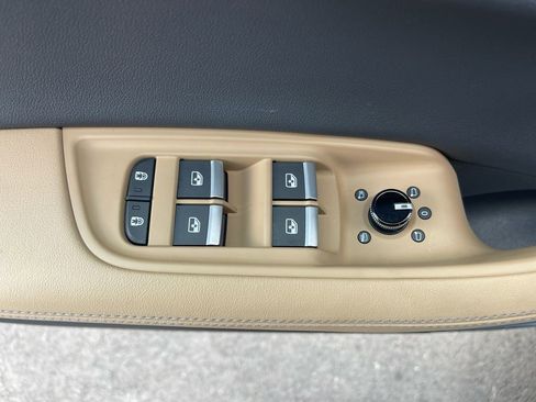 Used 2024 Audi Q8 Prestige image 30