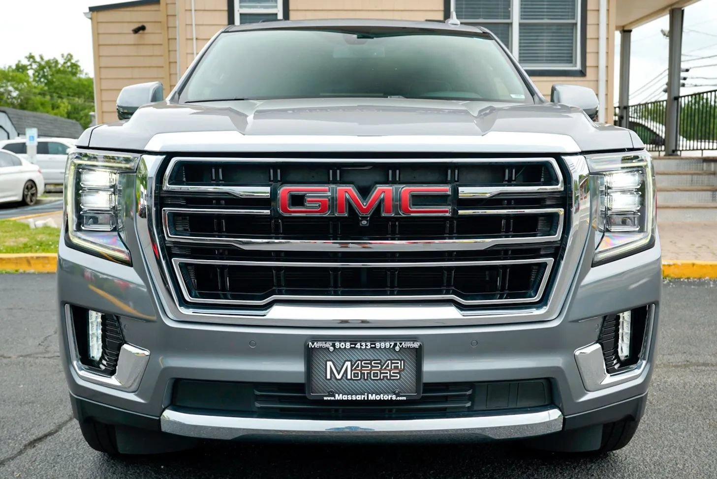 Used 2021 GMC Yukon XL SLT w/ Rear Media and Nav Package AWD/4WD image 2