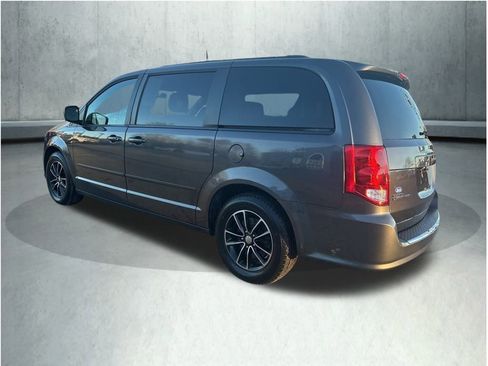 Used 2017 Dodge Grand Caravan GT image 5