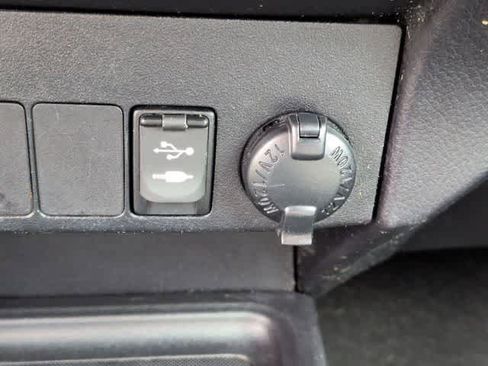 Used 2013 Toyota RAV4 Limited AWD/4WD image 31