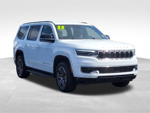 Used 2025 Jeep Wagoneer 4WD image 3