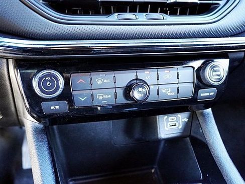 Used 2022 Jeep Compass Altitude image 28