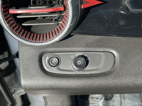 Used 2025 Chevrolet Trax RS w/ Sunroof Package image 27