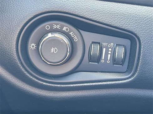 Certified 2022 Jeep Renegade Trailhawk image 33