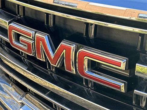 Used 2021 GMC Yukon XL SLT image 9