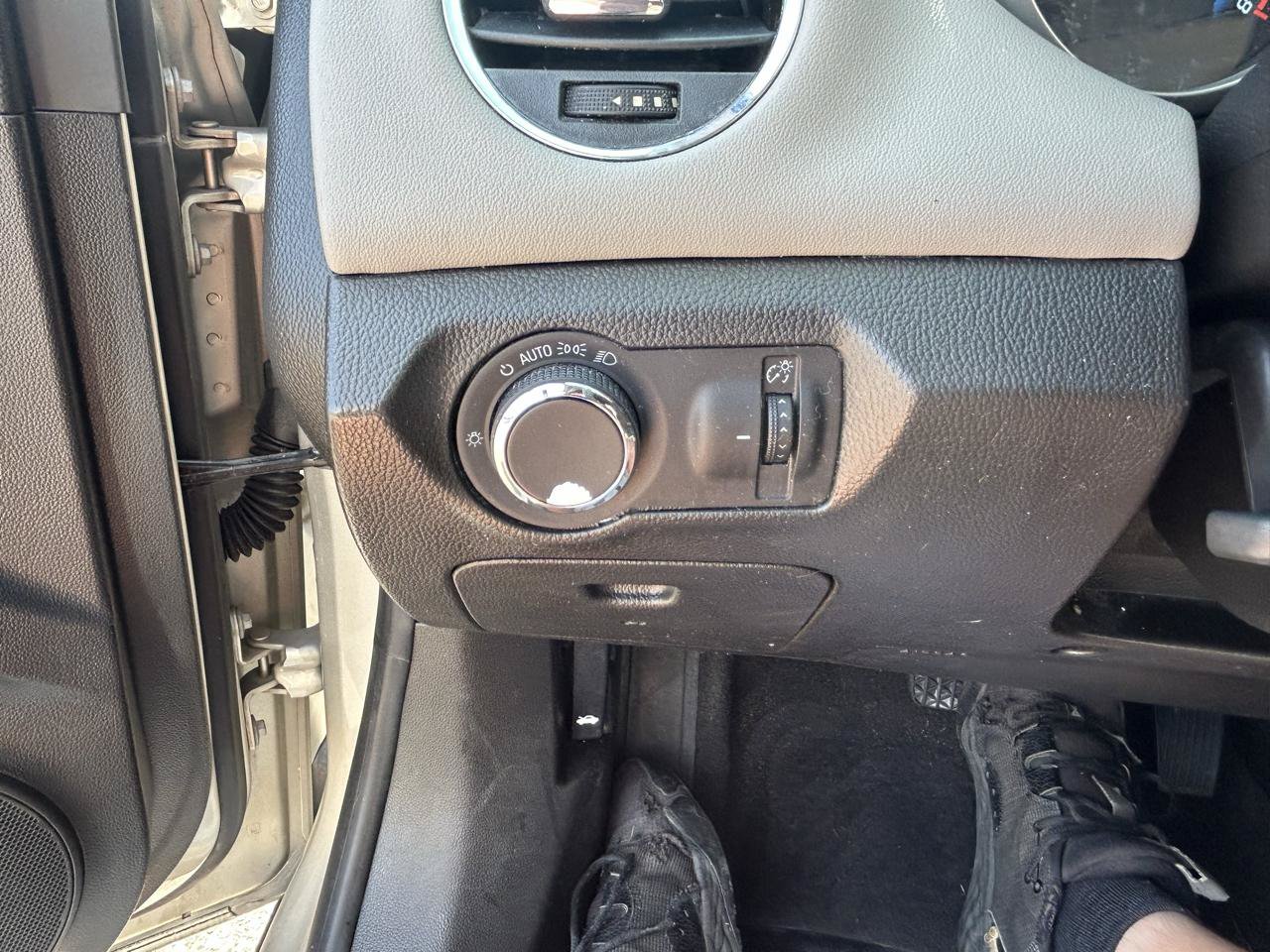 Used 2014 Chevrolet Cruze LS FWD image 23